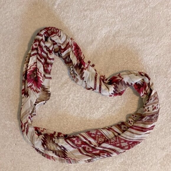 5/$25 Aztec Print Lightweight Infinity Scarf - Picture 7 of 7